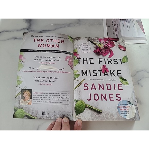 The First Mistake Sandie Jones - Picture 2 of 10